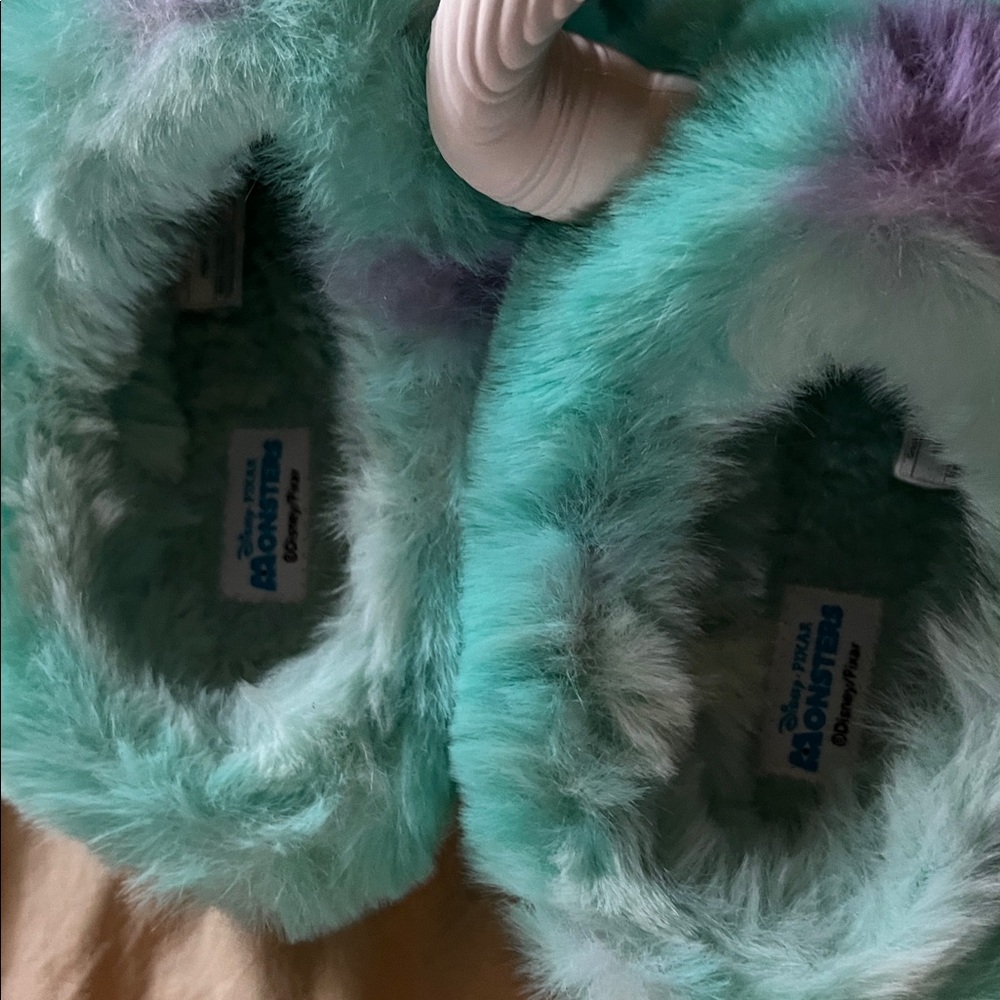 CROCS Monsters Sulley cozy sandals slippers - Picture 4 of 8
